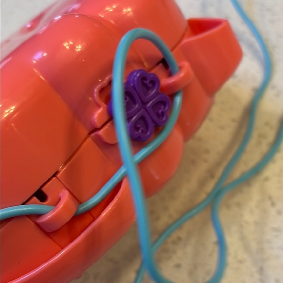 Polly Pocket Starring Shani Cuddly Cat Purse Compact - Picture 4 of 5